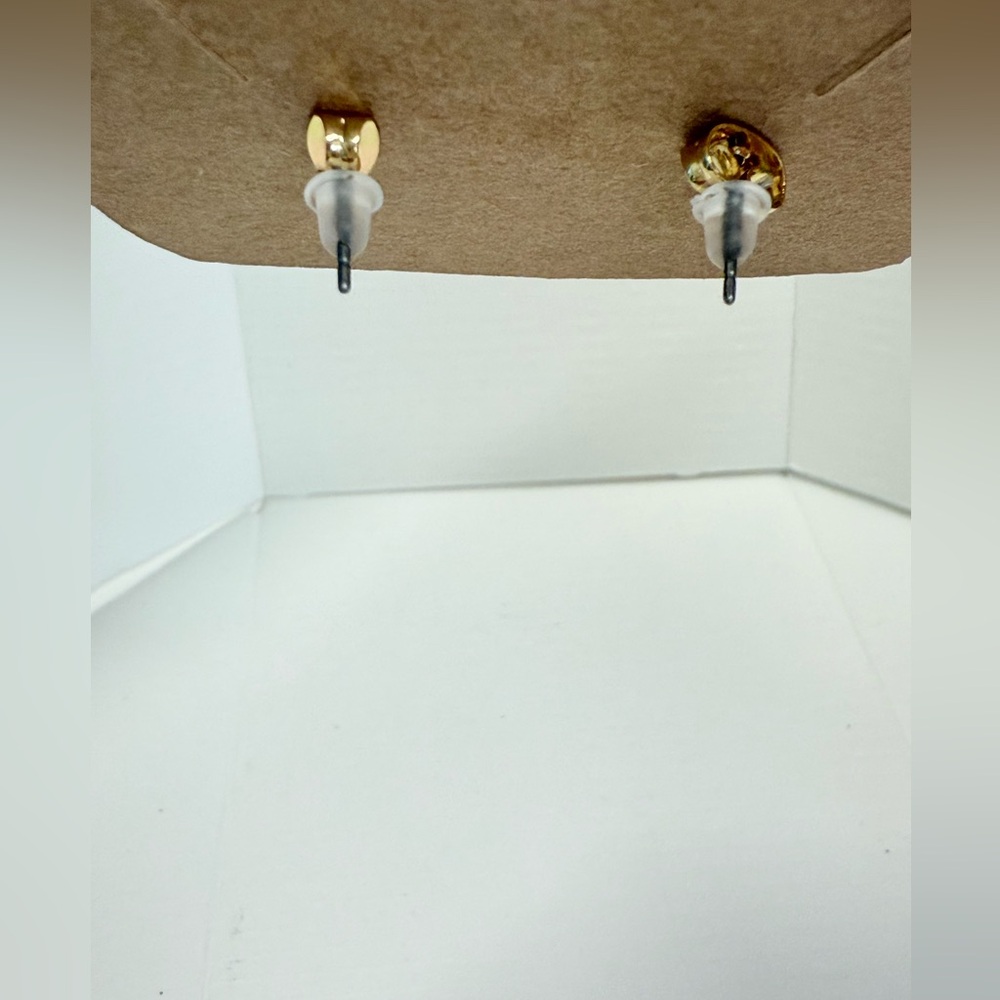 Gold Leaf Design Earrings - Picture 4 of 8